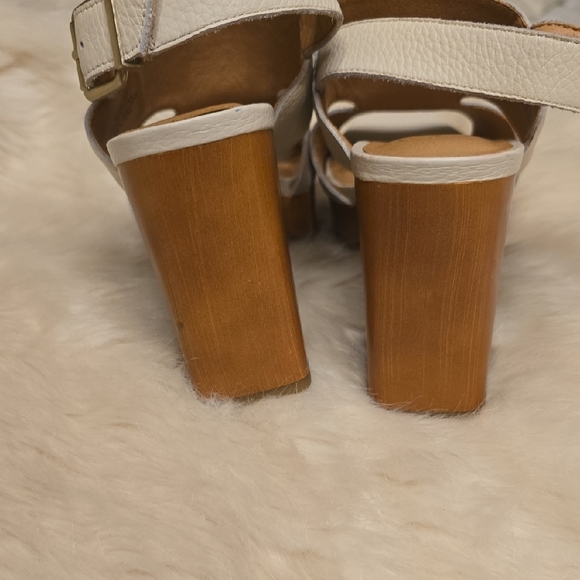 Crown Cream and Brown Heels with Cross-Strap Design - Picture 4 of 11
